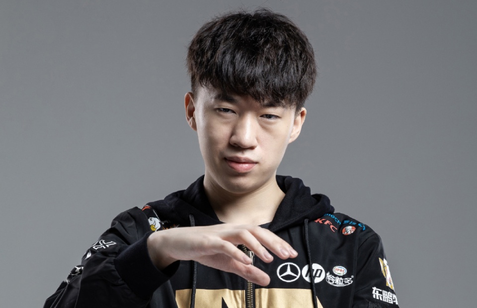 黑白体育-Uzi在美国队比赛中出色防守，出色发挥引发热议！