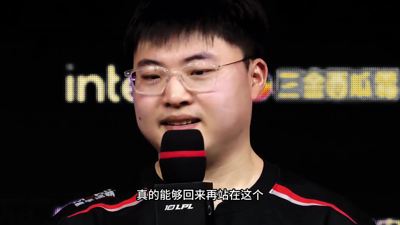 黑白直播-包含Uzi回归赛场，出色防守首场状态亮眼，G2观众沸腾！的词条