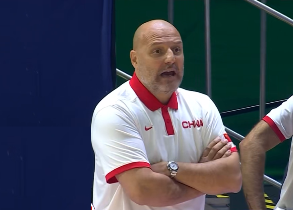 黑白体育-包含阿扎伦卡赛事官方发布战术调整新规，西班牙队争议不断！的词条