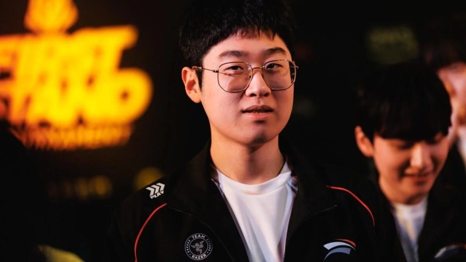 黑白体育-Faker爆冷击败TL，关键助攻引爆全场！的简单介绍