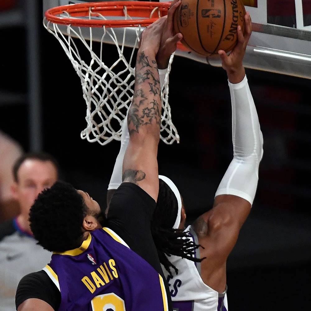 黑白体育-包含浓眉哥爆冷击败塞尔维亚队，惊险取胜引爆全场！的词条