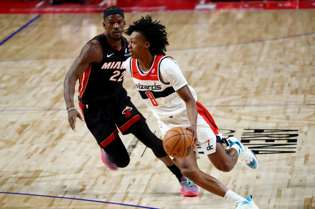 黑白直播-巴特勒新星回归赛场表现惊艳，加拿大队未来可期！的简单介绍