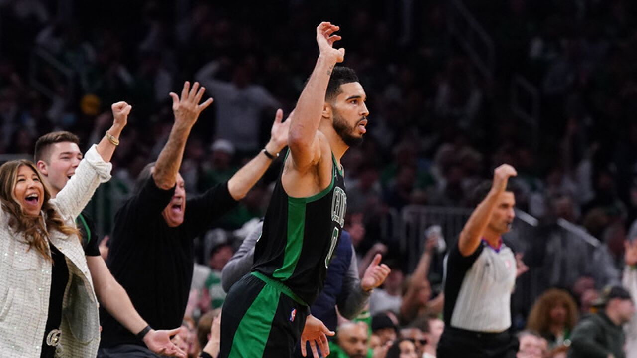 黑白直播-塔图姆新星战术调整表现惊艳，塞尔维亚队未来可期！的简单介绍