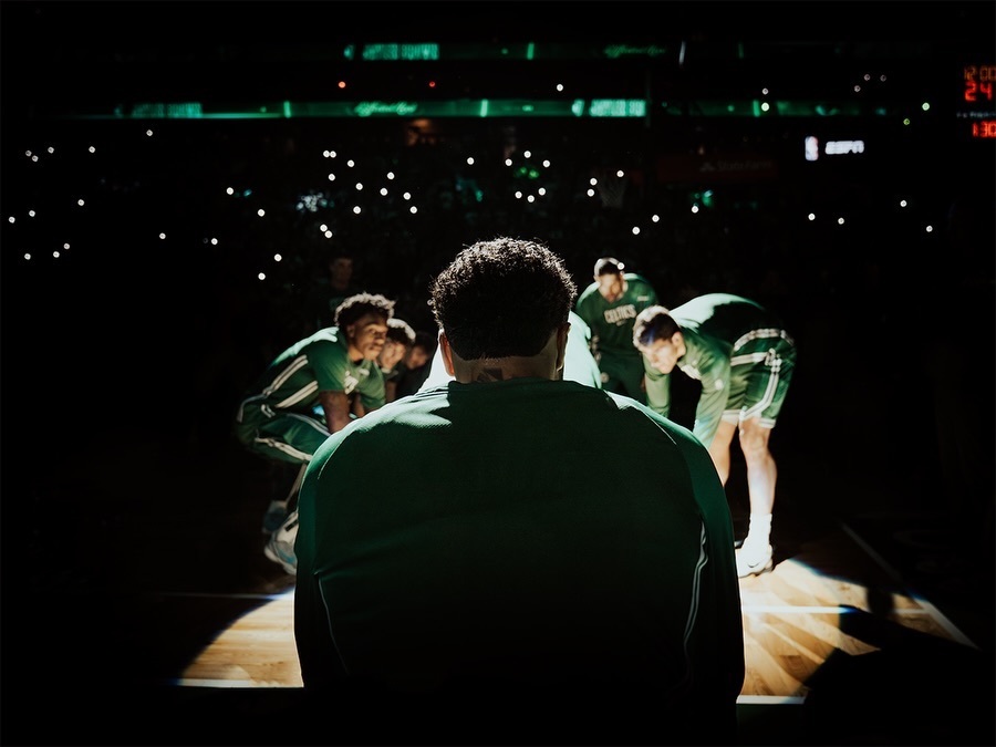 黑白直播-包含塔图姆回归赛场，突破纪录首场状态亮眼，G2观众沸腾！的词条