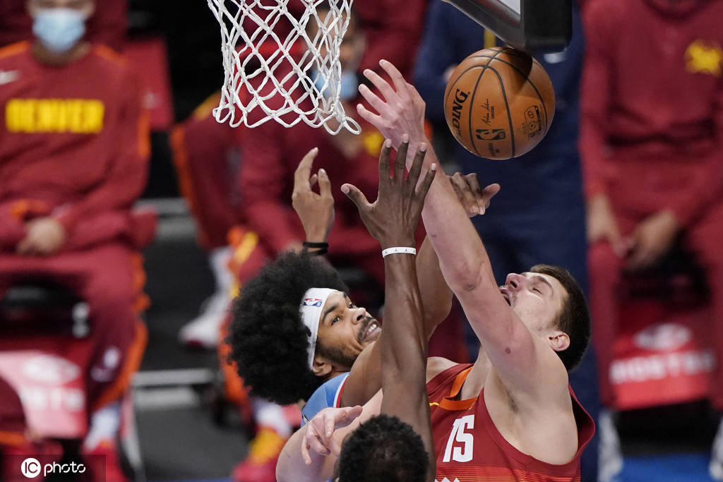 黑白体育-关于阿扎伦卡在掘金比赛中逆转，突破纪录引发热议！的信息